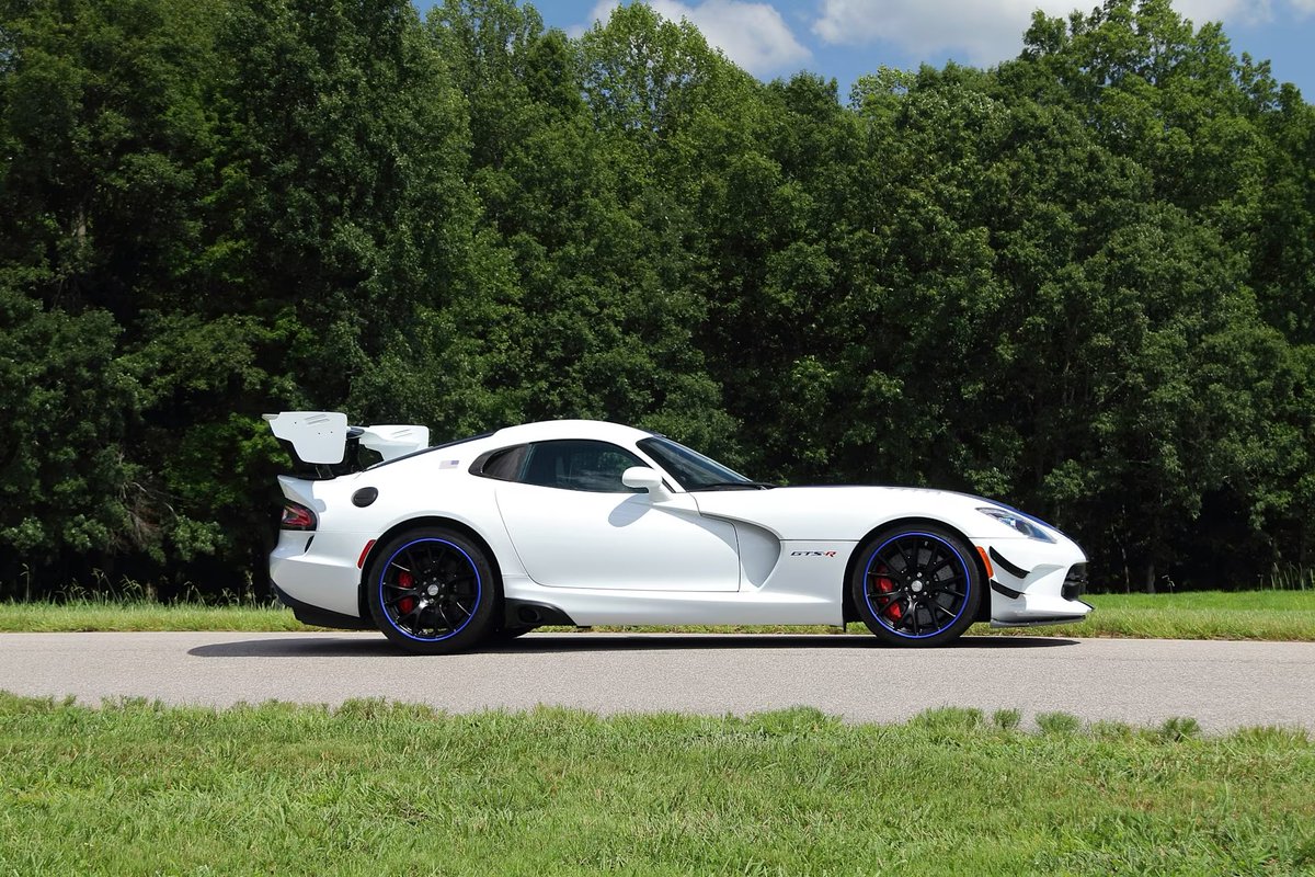 KingOfMopar1's tweet photo. Final year. Final form. Viper GTS-R ACR. https://t.co/yYbrP5qGIc