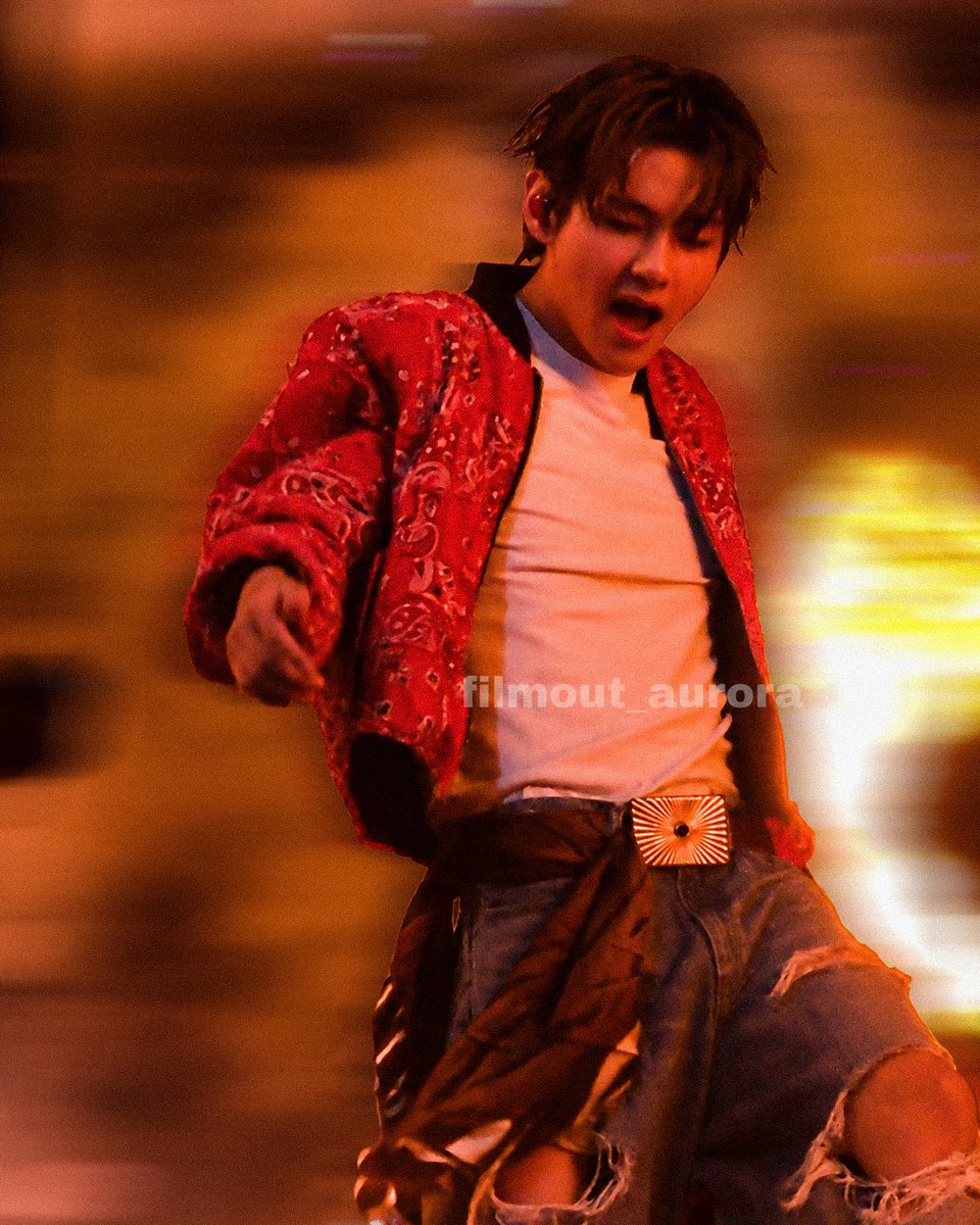 filmout_aurora's tweet photo. i feel like everyone should see these Taehyung pics i took in LA 🔥 https://t.co/SBh0dWpev8