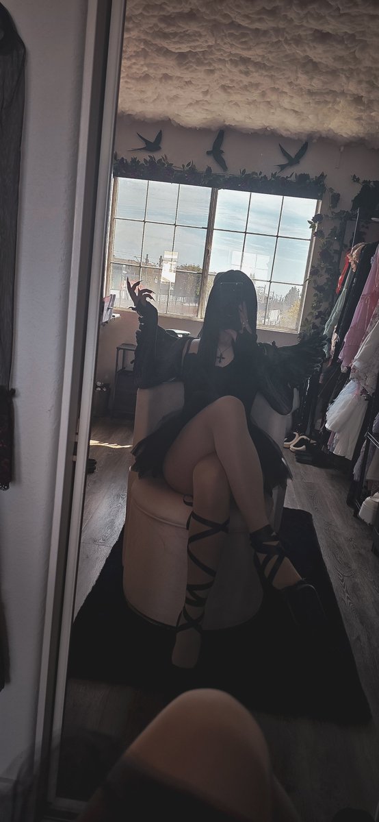 SabrinaDom666's tweet photo. Would you worship this fallen angel? 🖤
#goth #domme #tights #nylons #pantyhose https://t.co/l80OlL2zBG