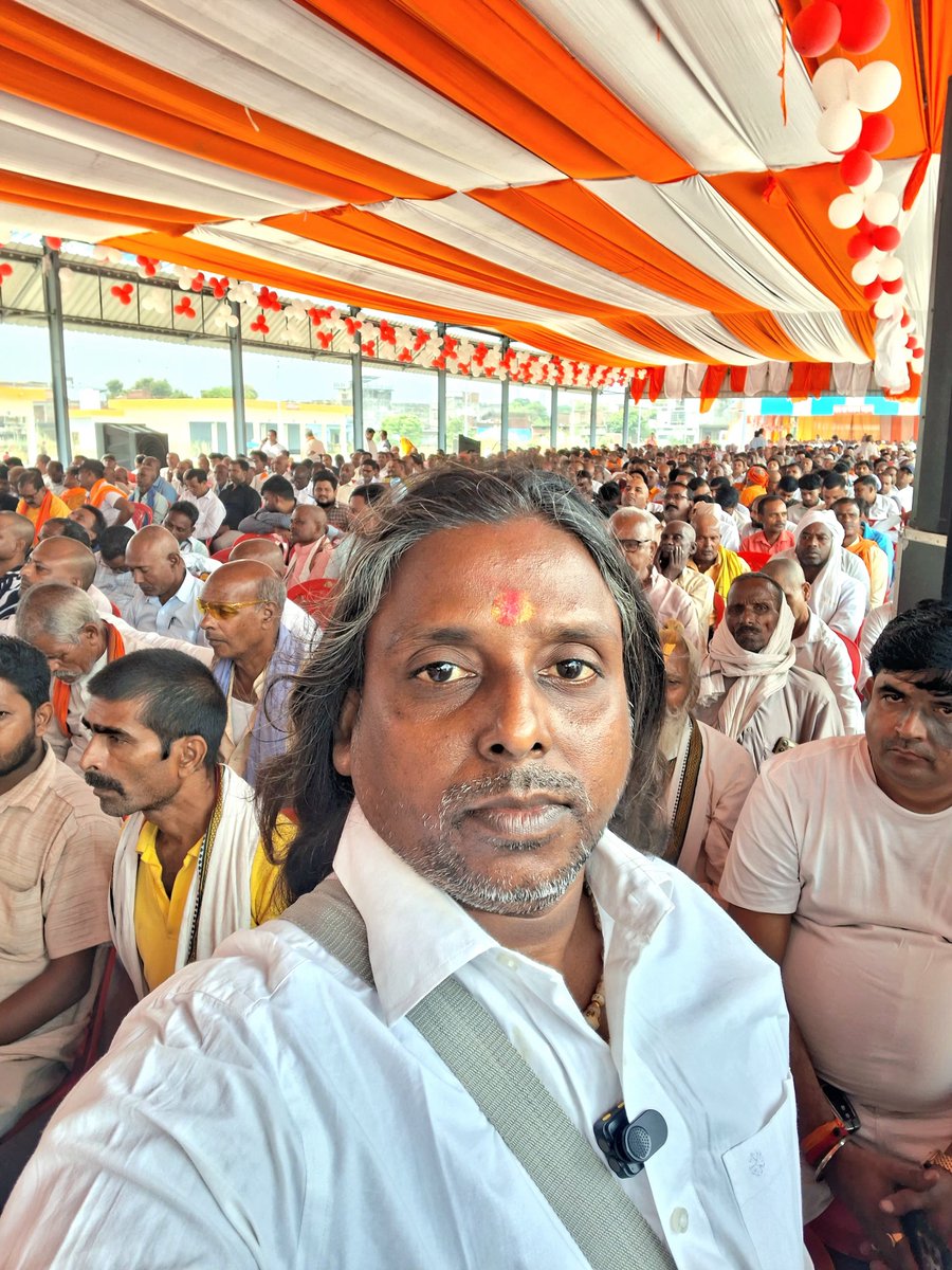 Chintuguruji's tweet photo. विकसित भारत संकल्प सभा धनेवा नेशनल मंडी जिला  महाराजगंज में आयोजित हुई कार्यक्रम में सभी दोस्तों के साथ पहुंचे #ChhotelalSharma #Chintugurucomedy https://t.co/mWEz9CSbrr