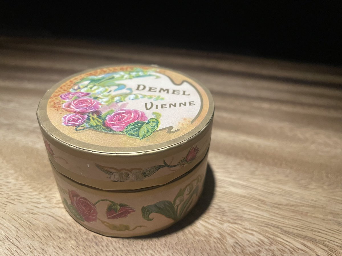 BarPalinka's tweet photo. ｽｯ……(薔薇の方 https://t.co/ryDHXLUvUR