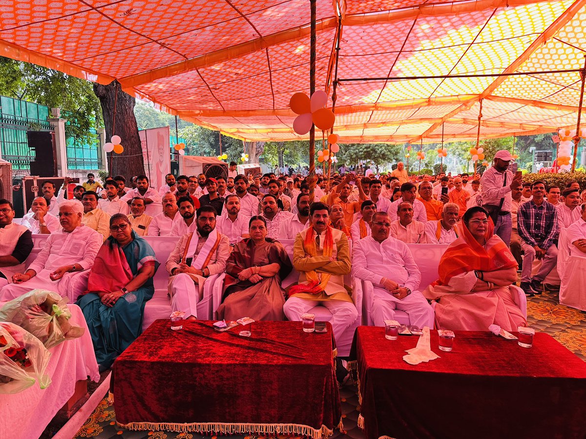 premendraguddu's tweet photo. आदरणीय प्रधानमंत्री श्री नरेन्द्र मोदी जी के जनसेवा के 25 वर्ष पूर्ण होने पर भाजपा के राष्ट्रव्यापी "सेवा संकल्प अभियान" के अंतर्गत आज अलीगढ़ में 'विकसित भारत संकल्प सभा, सेवा ज्योति यात्रा' के आयोजन में सम्मिलित हुआ।

आइए, माननीय प्रधानमंत्री श्री नरेन्द्र मोदी जी के सेवा और समर्पण की इस यात्रा को जनभागीदारी से और व्यापक बनाते हुए विकसित भारत के संकल्प को सिद्धि तक पहुँचाने में अपना योगदान दें।

#25YearsOfSeva #SevaSankalpAbhiyan
