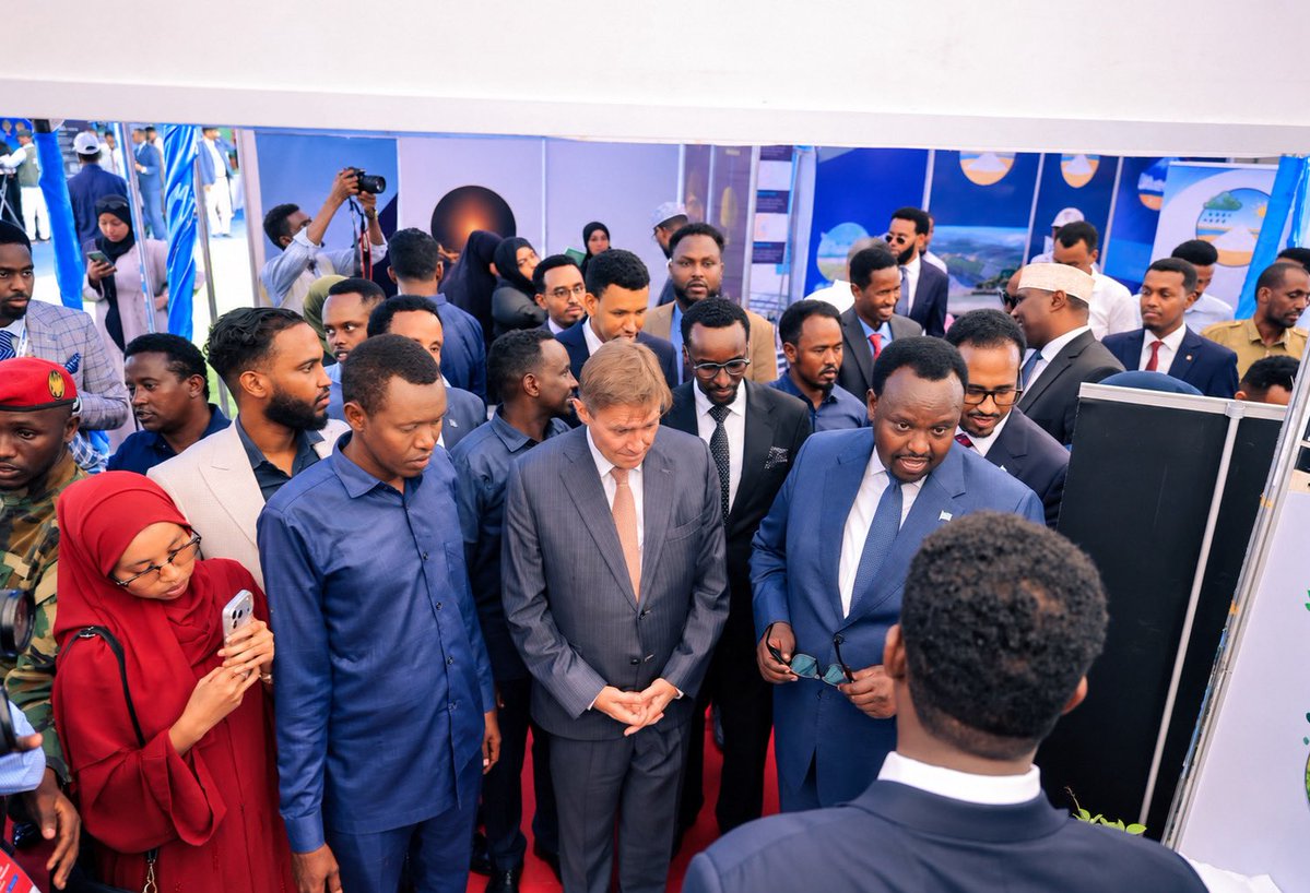 musse408's tweet photo. Building Partnerships for Somalia’s Agricultural Future. 🇸🇴🌱🇪🇺

Honoured to participate in the #EUSomaliaBusinessForum2026, where Hecter Agri Tech met with companies, investors, organizations & government representatives to explore trade and investment opportunities.

Proud to win Innovation of the Year for our Kobciye Compost initiative.

Excited to soon export Somali agricultural products to European markets.