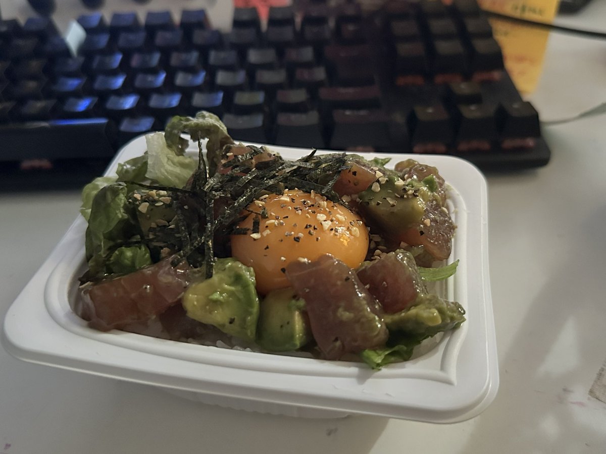 aka_suna1111's tweet photo. アヒポキ丼 https://t.co/xXjLAuKDun