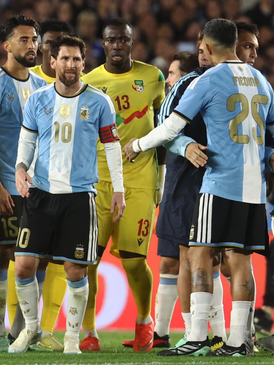 bayer04_en's tweet photo. 🇦🇷 Gracias, Leo Messi 🫶 https://t.co/8jzkDJanZf