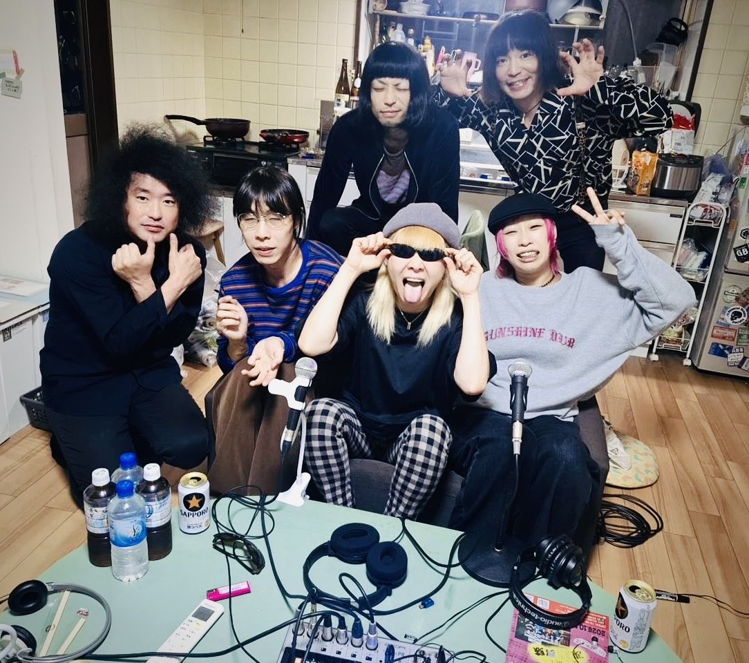 enban_syoujo's tweet photo. 本日は21時〜
円盤少女の校内放送ラジオ！

今回はSPゲストにロリータ18号から石坂マサヨさん＆七蔵司さんをお迎えしてお届けします！

10/16（金）2MAN LIVEを目前に控え、貴重なエピソードなど色んなお話しができました！

楽曲紹介コーナーではなんとロリータ18号のあの曲をOA！

📻21時〜コチラから！
https://t.co/Vj1O8AQ2du

 #円盤少女の校内放送ラジオ #ロリータ18号