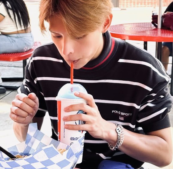 imkaisy's tweet photo. first date                                999X date https://t.co/OWGTmZhYC9