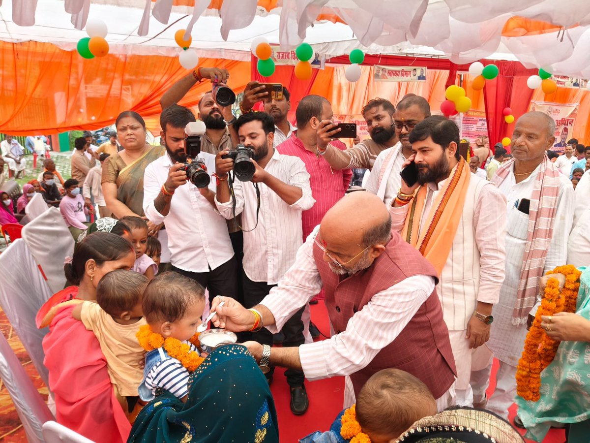 ICDSBAHRAICH01's tweet photo. आंगनवाड़ी कार्यकत्रियों का समर्पण
 घर-घर दस्तक, पोषण की अलख! बहराइच की आंगनवाड़ी कार्यकत्रियां सेवा संकल्प अभियान को सफल बनाने के लिए पूरी निष्ठा से जुटी हैं।
 #PoshanPakhwada #ICDSBahraich #SevaSankalp #KuposhanMuktBharat https://t.co/cM0Lu57ylB