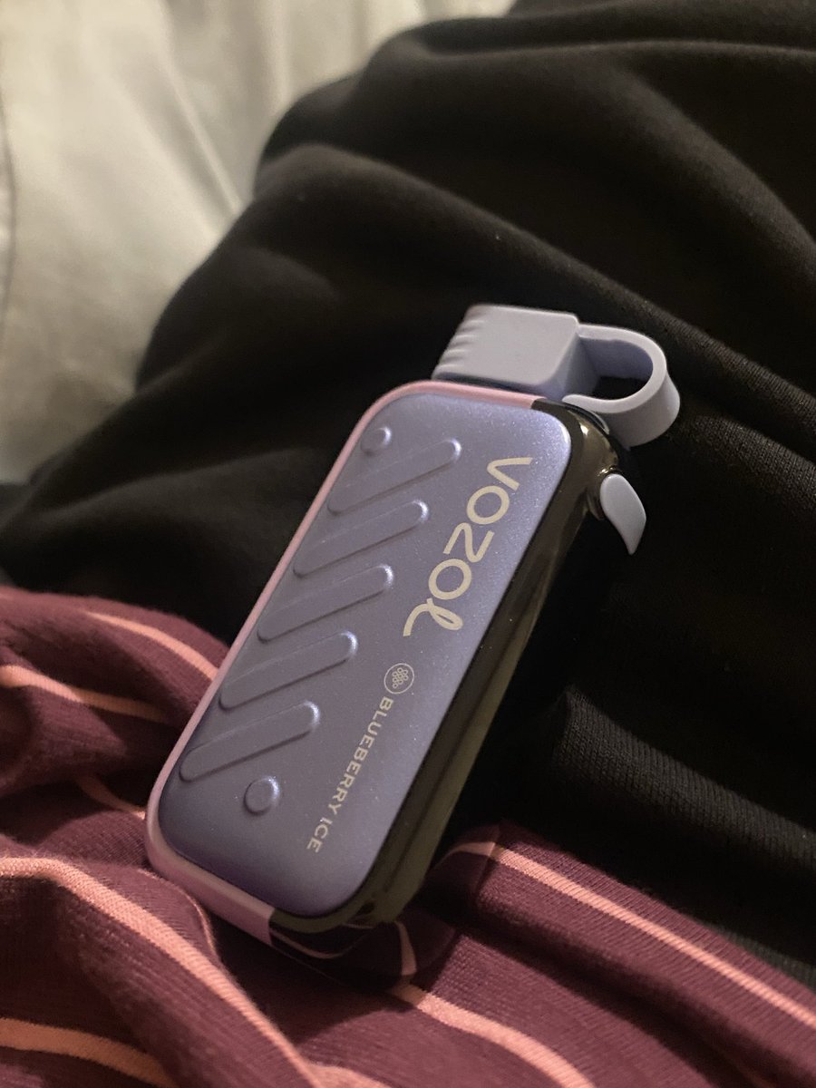 zgz1c's tweet photo. got a new vape instead of binging and tell me why its HUGE? https://t.co/q6z9srgzCS