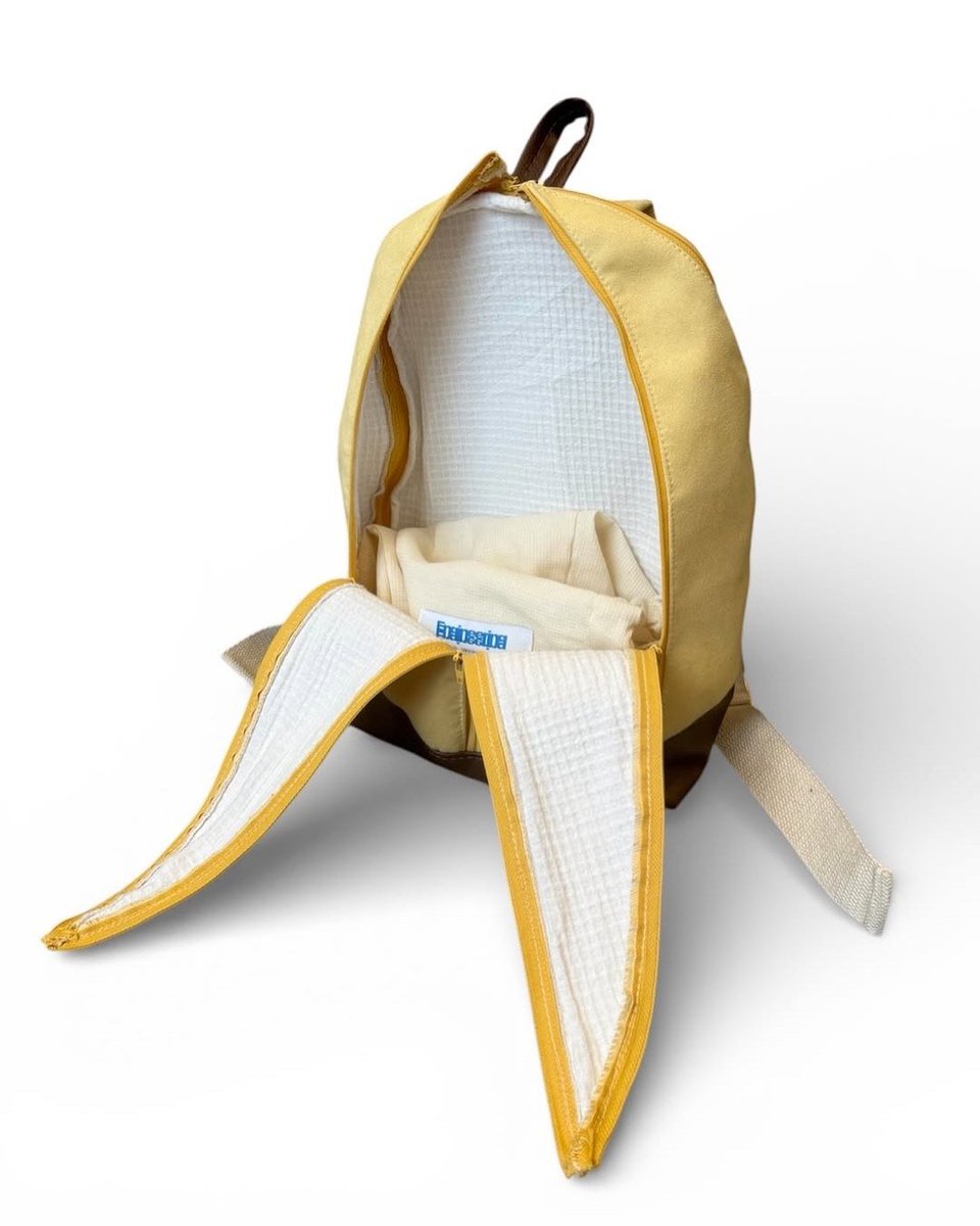 byaaulie's tweet photo. eh sumpahhh aku lagi nyelem di Shopee terus nemu iniii 😭😭 INI TAS ATAU PISANG SIH 😭🍌 bisa dikupas beneran donggg. Gemeeees bangeeeet. 😭🤏 https://t.co/83a2C3uQ5e