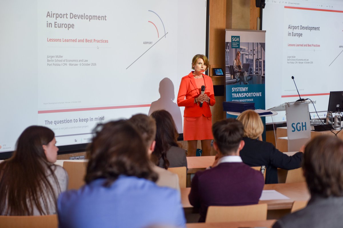 PKPIntercityPDP's tweet photo. 🎓 W SGH zainaugurowano kierunek Systemy transportowe, którego partnerem jest PKP Intercity. 
Joanna Siecińska, Członek Zarządu ds. Finansów i Rozwoju Biznesu, mówiła o zmianach na kolei, potrzebnych kompetencjach i możliwościach rozwoju zawodowego w naszej spółce

@J_Malinowski @DariuszKlimczak @PiotrMalepszak @MI_GOV_PL