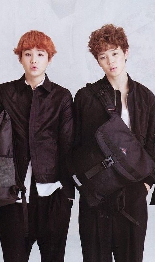 sleepinginsilk's tweet photo. WTF are these hairstyles?! 😭😭😭 https://t.co/Ec3SEMhCVb