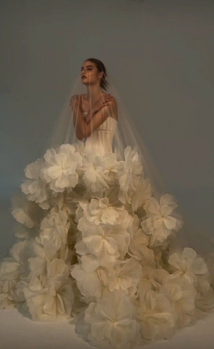 Auralyn0's tweet photo. When couture blooms 🌼 https://t.co/DLl4LylcVo