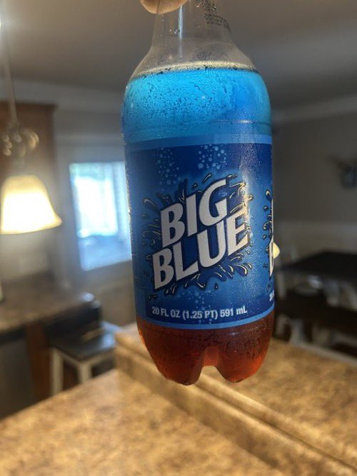 AlyepMartin's tweet photo. Pourin red🩸drop it inna big blue💙 https://t.co/5ztYkSpR0x