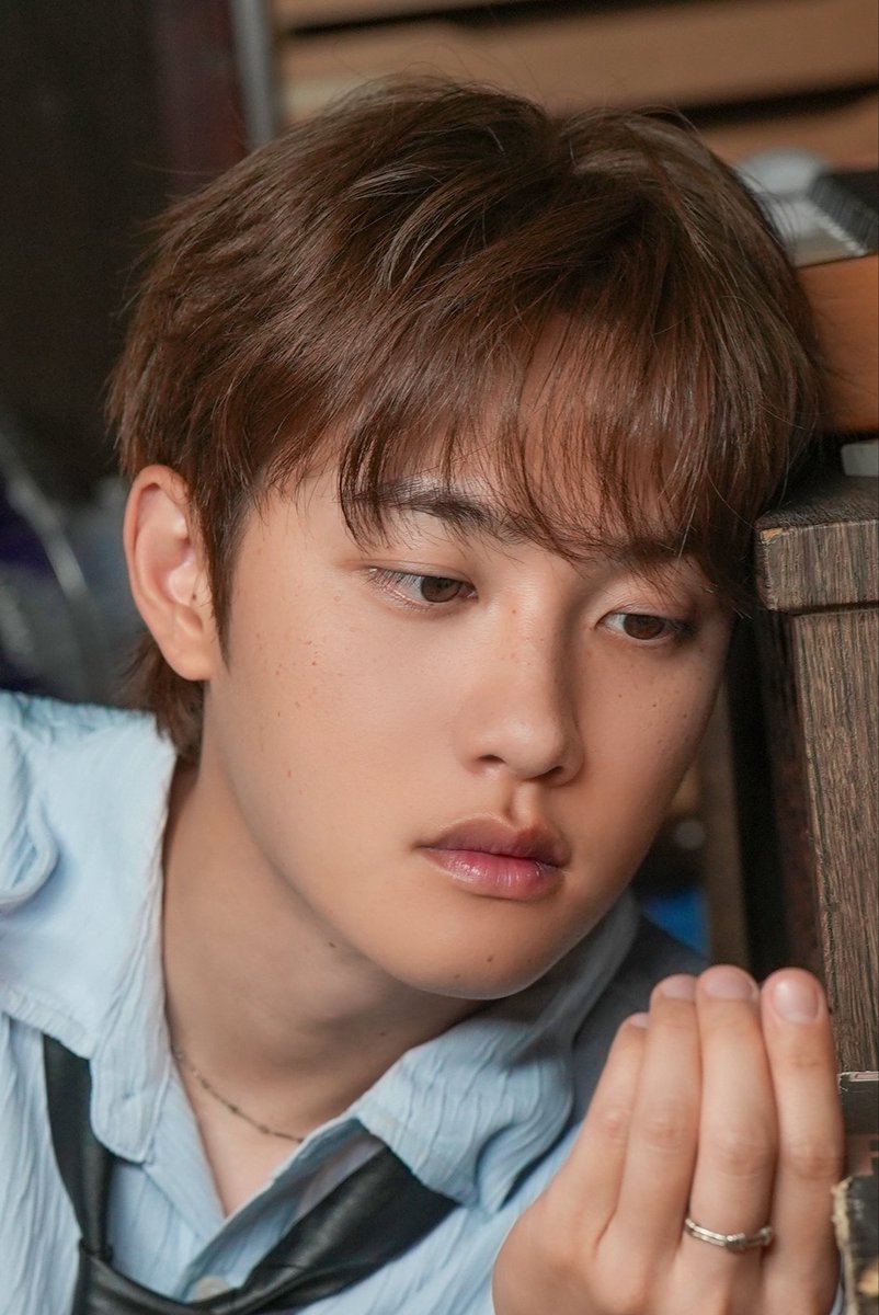 dyoeve's tweet photo. kyungsoo is so delectable . ten yeaes ago i was like im never gonna live to see kyungsoo look immensely pretty but here we are. i made it chat. ive lived to see this pretty boy wax his eyes and wear such coquette outfits and hairpins and subtle makeup and colored contacts https://t.co/J8q9wV0bQu