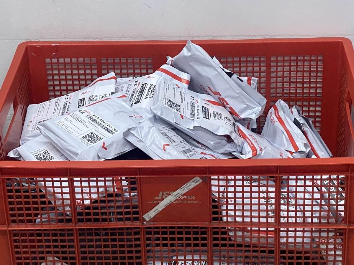cialestias's tweet photo. #shipped ( 26 parcels ) !!! i’ll reply to messages later. noted na po yung mga nag self book & nag add ^^ i’ll confirm payments later na rin. https://t.co/1ZtiWyNoLY