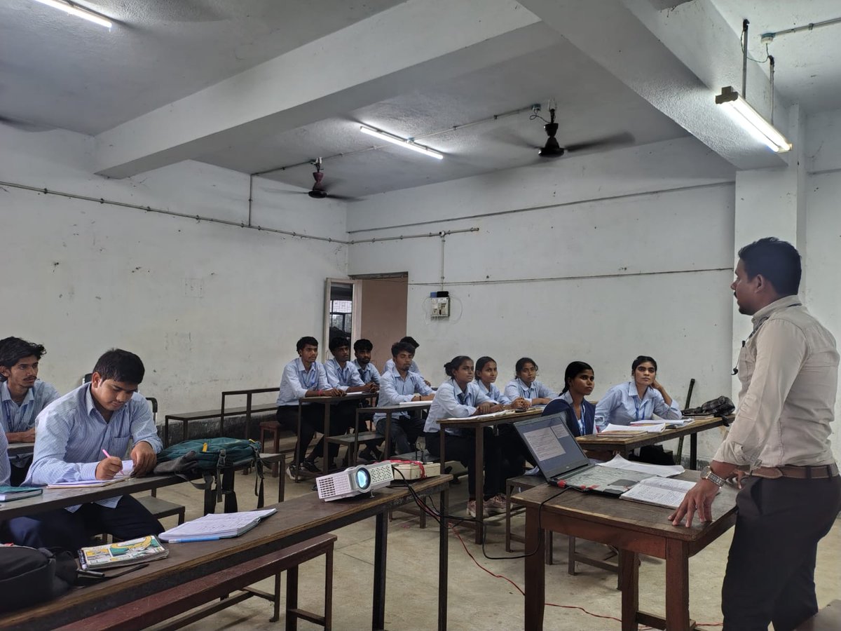 GManbazar's tweet photo. Employability Skills Class in Progress...

Empowering our trainees with communication, career readiness and soft skills at Manbazar Govt. ITI.

#EmployabilitySkills #SkillIndia #ManbazarGovtITI https://t.co/tz1THaBwhN