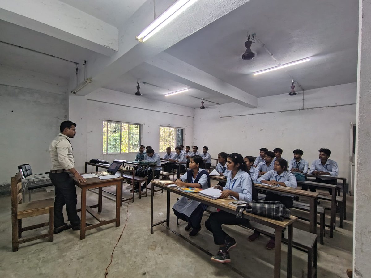 GManbazar's tweet photo. Employability Skills Class in Progress...

Empowering our trainees with communication, career readiness and soft skills at Manbazar Govt. ITI.

#EmployabilitySkills #SkillIndia #ManbazarGovtITI https://t.co/tz1THaBwhN