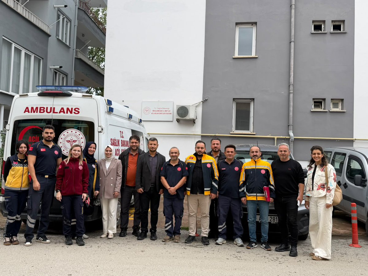 giresunism's tweet photo. Sağlıkta Kalite Standartları doğrultusunda, sunulan acil sağlık hizmetlerinin etkinliğini ve güvenliğini en üst seviyeye çıkarmak amacıyla Acil Sağlık Hizmetleri İstasyonlarımızda 2026 Yılı 2. Dönem Kalite Özdeğerlendirme çalışmalarına başlanmıştır.

Süreç kapsamında; istasyonlarımızın fiziki altyapısı ve tıbbi donanım yeterlilikleri titizlikle analiz edilmektedir. Değerlendirmelerle eş zamanlı olarak gerçekleştirilen saha ziyaretlerinde, personelimizle karşılıklı fikir alışverişinde bulunulmakta, istasyonlarımızın ihtiyaç ve talepleri yerinde sorgulanarak kayıt altına alınmaktadır.

Ekim ayı boyunca kesintisiz olarak devam edecek çalışmalardan elde edilen veriler, saha geri bildirimleri ve talepler doğrultusunda hazırlanacak raporlar; acil sağlık hizmetlerimizin geleceğe yönelik planlamalarına, eksikliklerin hızla giderilmesine ve hizmet kalitemizin en üst seviyeye çıkarılmasına rehberlik edecektir.

#SağlıktaKalite #AcilSağlıkHizmetleri #Özdeğerlendirme 

@saglikbakanligi 
@halksagligigm 
@sbsggm