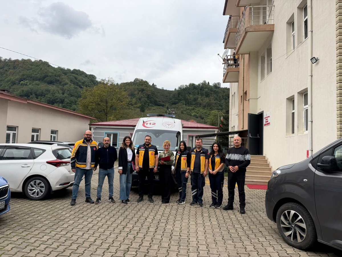 giresunism's tweet photo. Sağlıkta Kalite Standartları doğrultusunda, sunulan acil sağlık hizmetlerinin etkinliğini ve güvenliğini en üst seviyeye çıkarmak amacıyla Acil Sağlık Hizmetleri İstasyonlarımızda 2026 Yılı 2. Dönem Kalite Özdeğerlendirme çalışmalarına başlanmıştır.

Süreç kapsamında; istasyonlarımızın fiziki altyapısı ve tıbbi donanım yeterlilikleri titizlikle analiz edilmektedir. Değerlendirmelerle eş zamanlı olarak gerçekleştirilen saha ziyaretlerinde, personelimizle karşılıklı fikir alışverişinde bulunulmakta, istasyonlarımızın ihtiyaç ve talepleri yerinde sorgulanarak kayıt altına alınmaktadır.

Ekim ayı boyunca kesintisiz olarak devam edecek çalışmalardan elde edilen veriler, saha geri bildirimleri ve talepler doğrultusunda hazırlanacak raporlar; acil sağlık hizmetlerimizin geleceğe yönelik planlamalarına, eksikliklerin hızla giderilmesine ve hizmet kalitemizin en üst seviyeye çıkarılmasına rehberlik edecektir.

#SağlıktaKalite #AcilSağlıkHizmetleri #Özdeğerlendirme 

@saglikbakanligi 
@halksagligigm 
@sbsggm