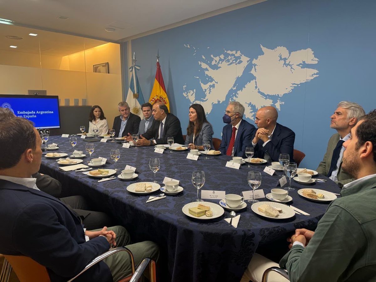 ARGenesp's tweet photo. 🇦🇷🤝🇪🇸 Recibimos una misión de fondos argentinos Deep Tech —@cites_gss, @gridexp y AIR Capital— que presentó ante fondos VC, instituciones y empresas españolas oportunidades de inversión, coinversión y expansión del ecosistema argentino.

#Argentina #DeepTech https://t.co/rIdREepCcs