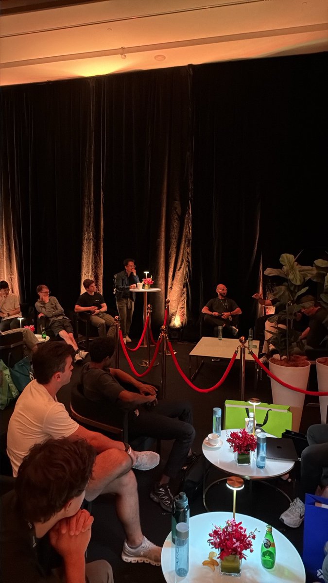 cryptobulka52's tweet photo. @ether_fi @MikeSilagadze https://t.co/p3FCe3JZiT lounge at token2049 is awesome 🔥 always pleasure to be invited and be a VIP user of a good product 💪 https://t.co/TgOc1bwZQx