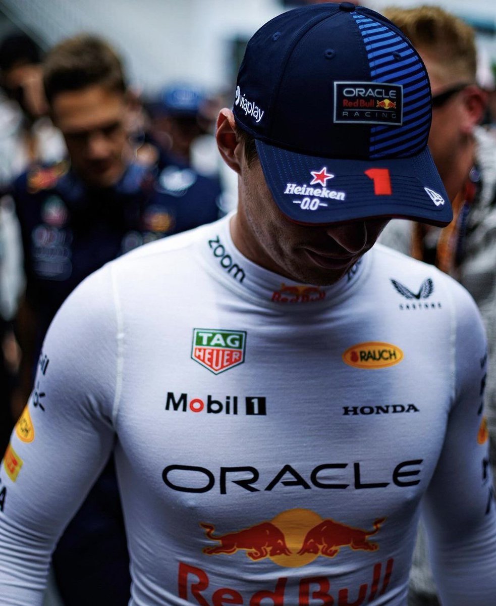sukustappen's tweet photo. Max in the undershirt and hat, that’s it https://t.co/00AD2V0kvX