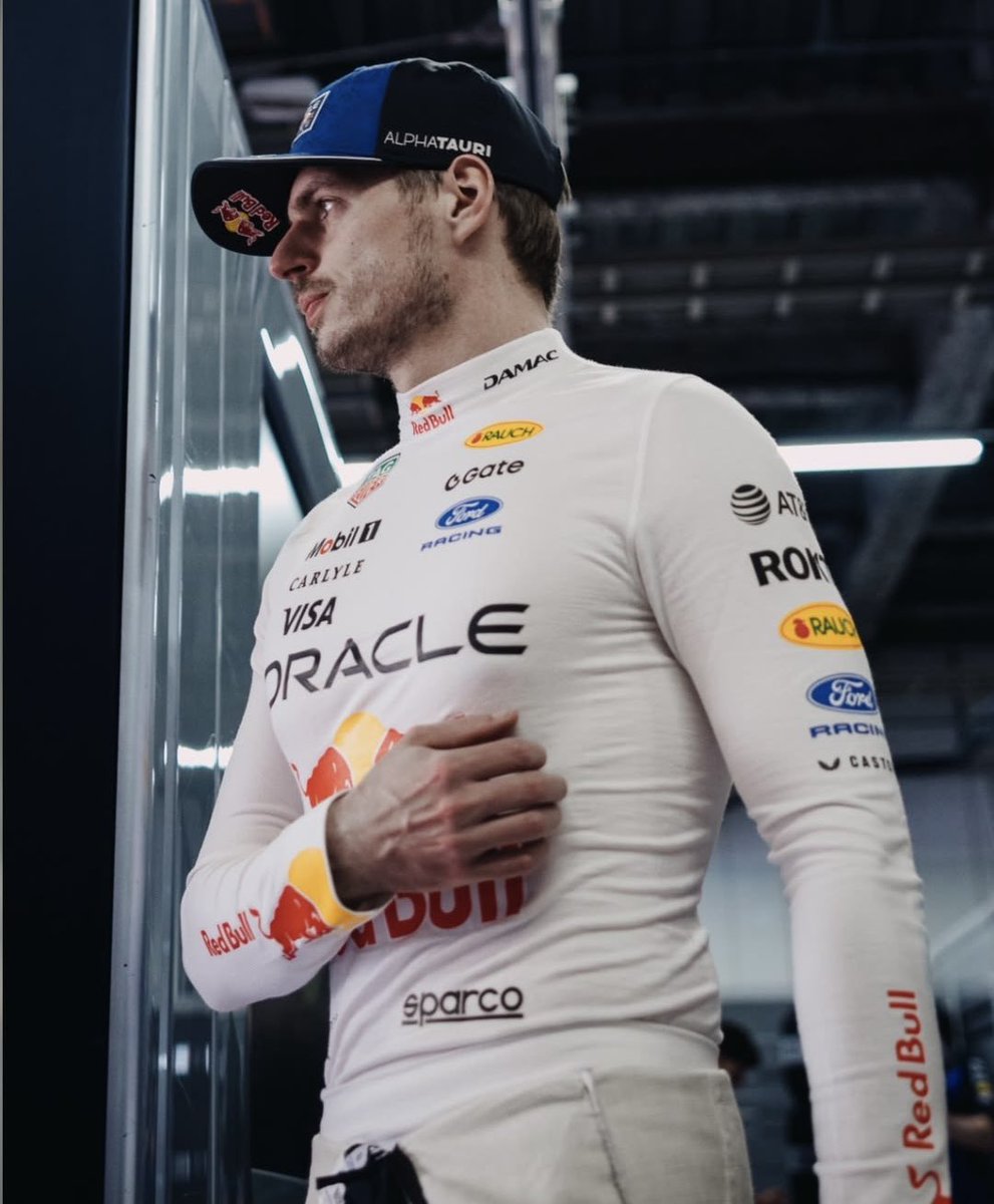 sukustappen's tweet photo. Max in the undershirt and hat, that’s it https://t.co/00AD2V0kvX