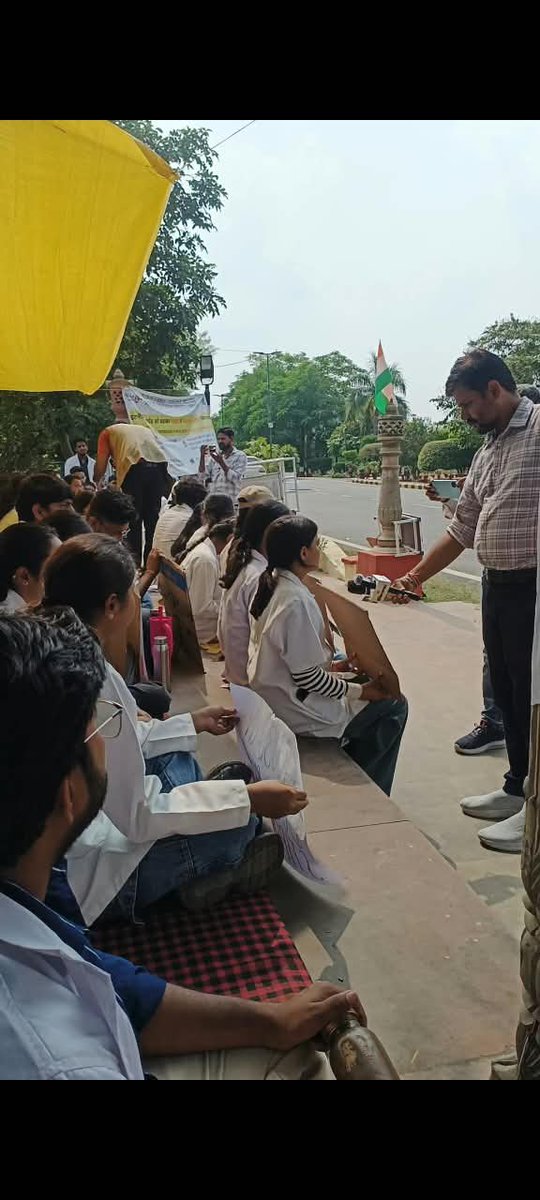 Shreshthwin02's tweet photo. Reporters from @tv9_hindi &amp; @DainikBhaskar are here to strengthen our voice for increment of internship stipend at IVRI
@icarindia @ChouhanShivraj @ivri_1889 @dare_goi @CimmytMl @YashpalSMa16711 @PMOIndia @htTweets @ZeeNews @ndtvindia @ABPNews @indiatvnews 
#IVRIINTERNSTIPEND https://t.co/b5Aaf1ZpLO