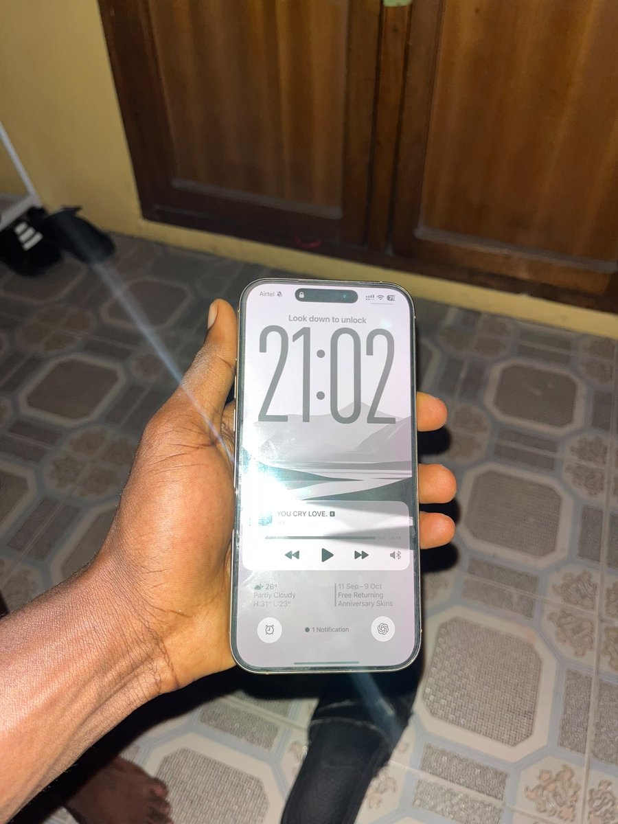 pabl0theEngine's tweet photo. my guys, my guy wants to sell this iPhone 16 pro max, said its too big for him now so we're getting rid of it 

1.1m. text me today 😘 https://t.co/fdlGbuMyeN