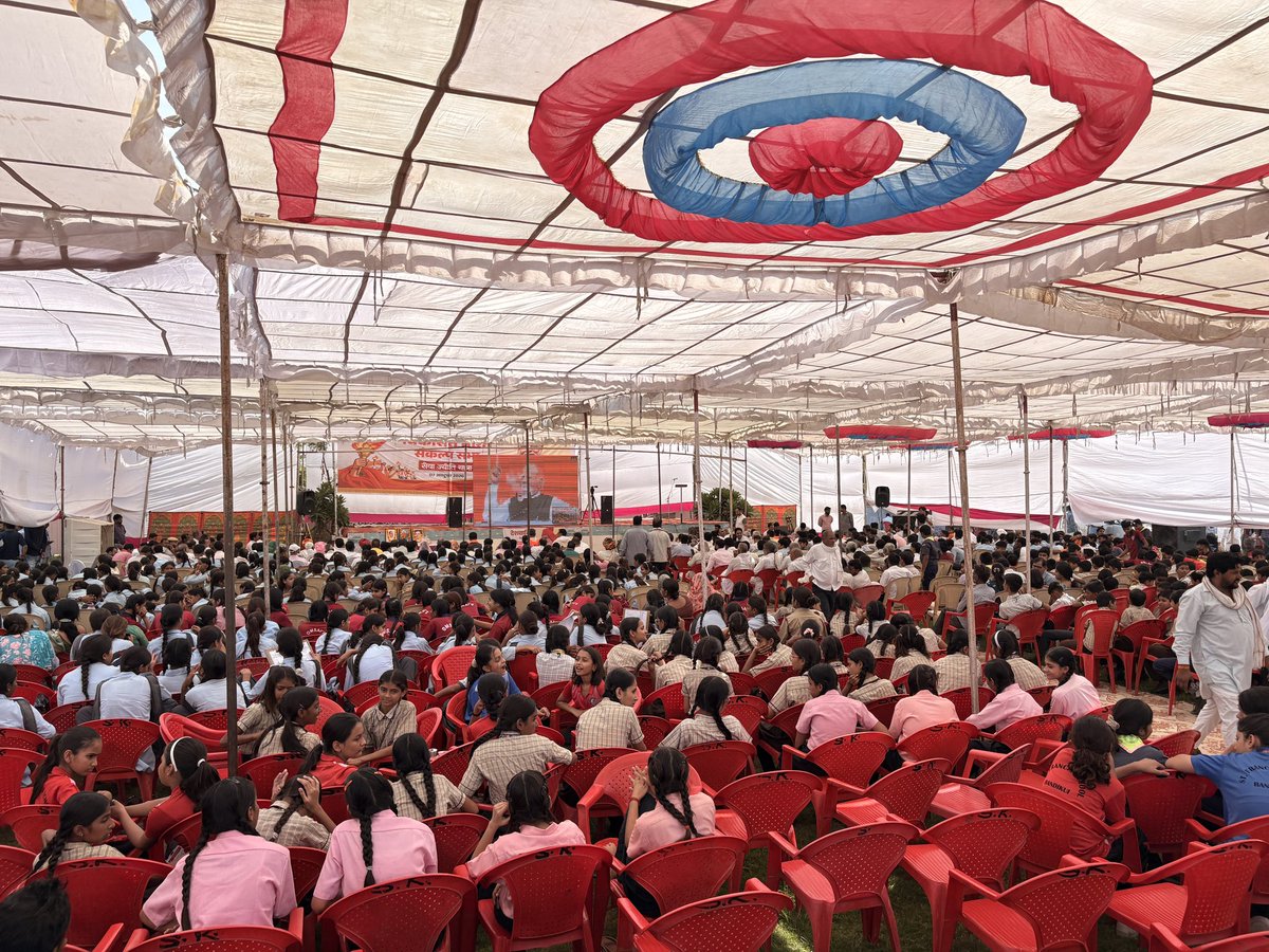 neelamgurjarbjp's tweet photo. 📍विकसित भारत संकल्प सभा दौसा 
सेवा ज्योति यात्रा 
आज देश के यशस्वी प्रधानमंत्री श्री नरेंद्र मोदी जी के सार्वजनिक जीवन के गौरवमयी 25 वर्ष पूरे होने के उपलक्ष्य में आयोजित विकसित भारत संकल्प सभा में सहभागिता की https://t.co/e56LzK9mFW