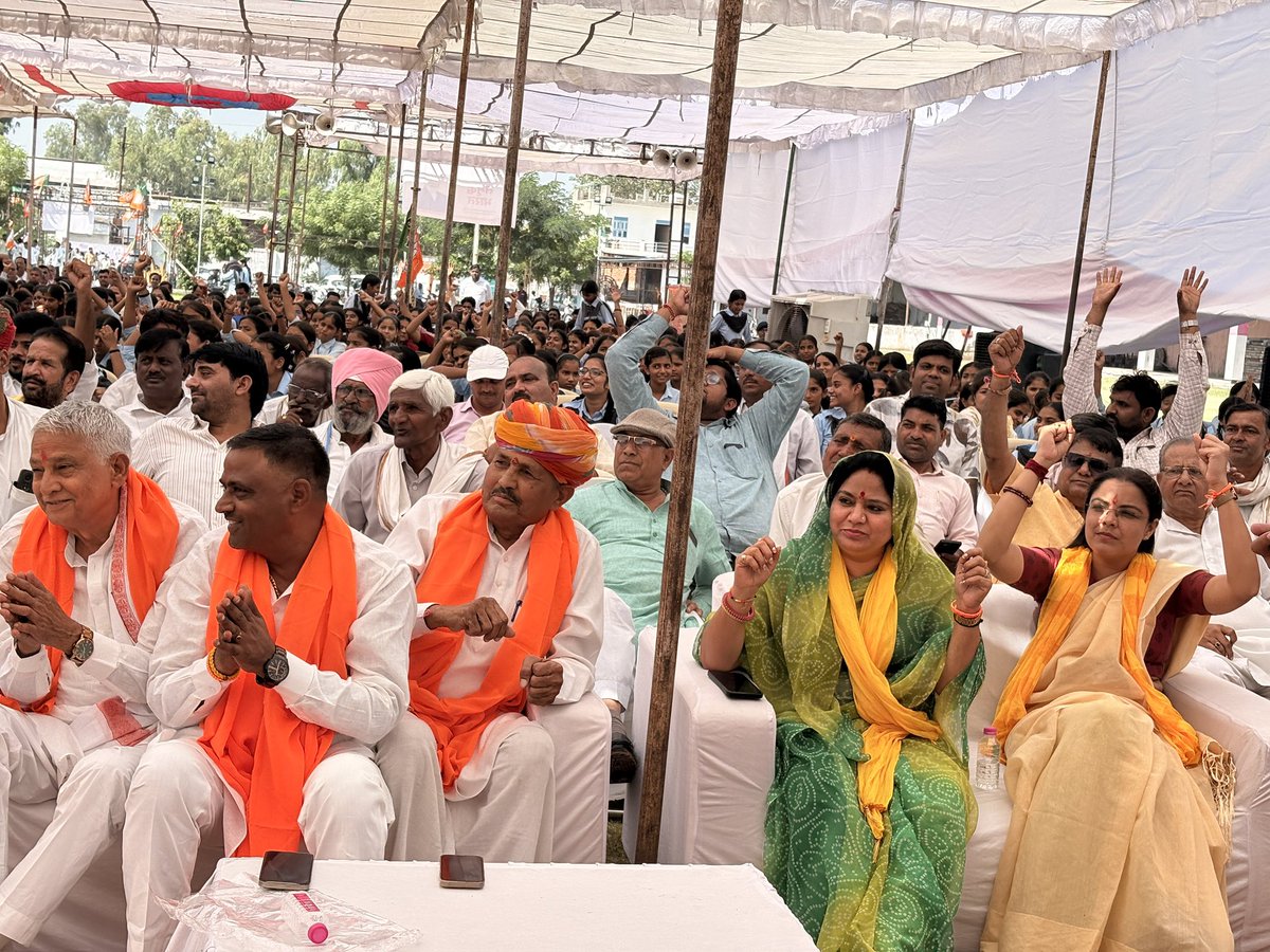 neelamgurjarbjp's tweet photo. 📍विकसित भारत संकल्प सभा दौसा 
सेवा ज्योति यात्रा 
आज देश के यशस्वी प्रधानमंत्री श्री नरेंद्र मोदी जी के सार्वजनिक जीवन के गौरवमयी 25 वर्ष पूरे होने के उपलक्ष्य में आयोजित विकसित भारत संकल्प सभा में सहभागिता की https://t.co/e56LzK9mFW