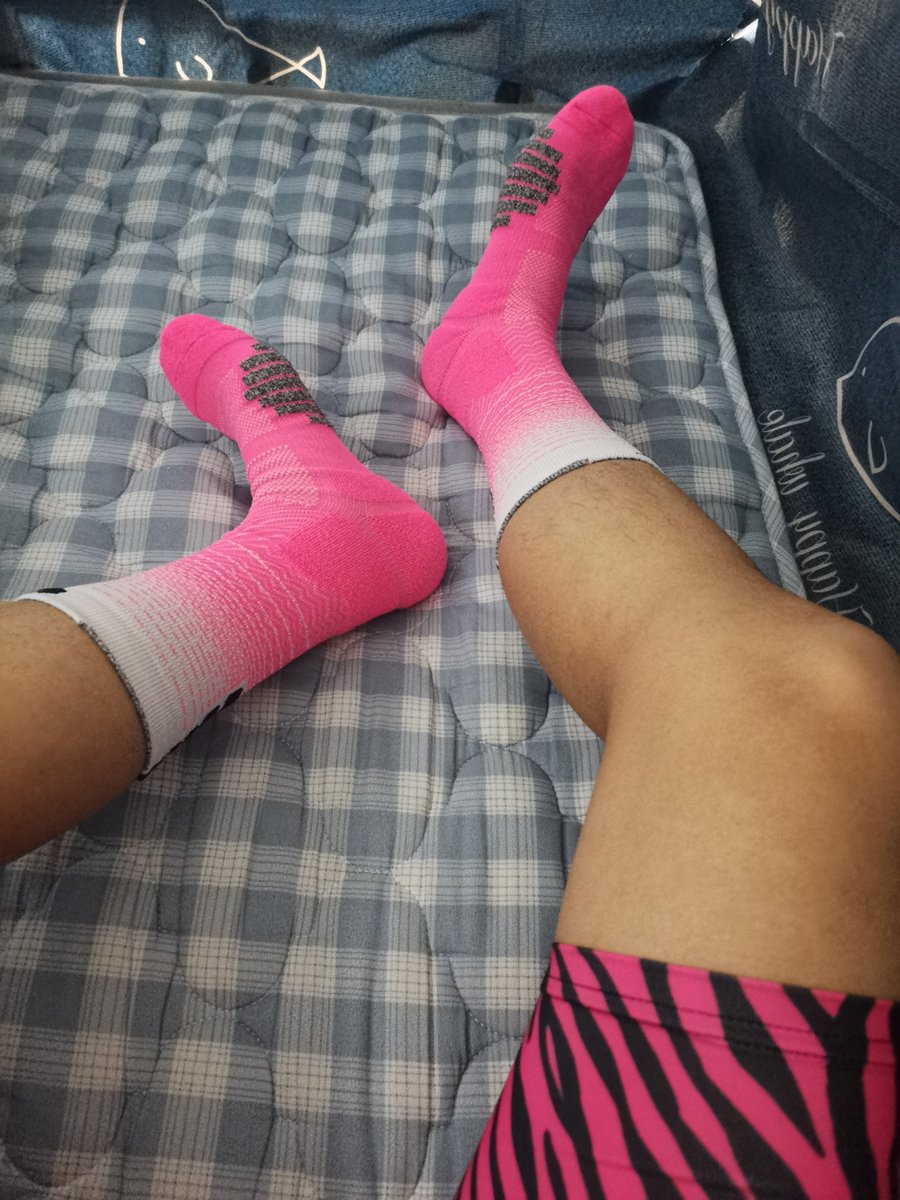 xiaofengm2006's tweet photo. 粉色的高弹与粉色的球袜，还有骚骚的体育小狗的日常 https://t.co/2I0n1QgXtc
