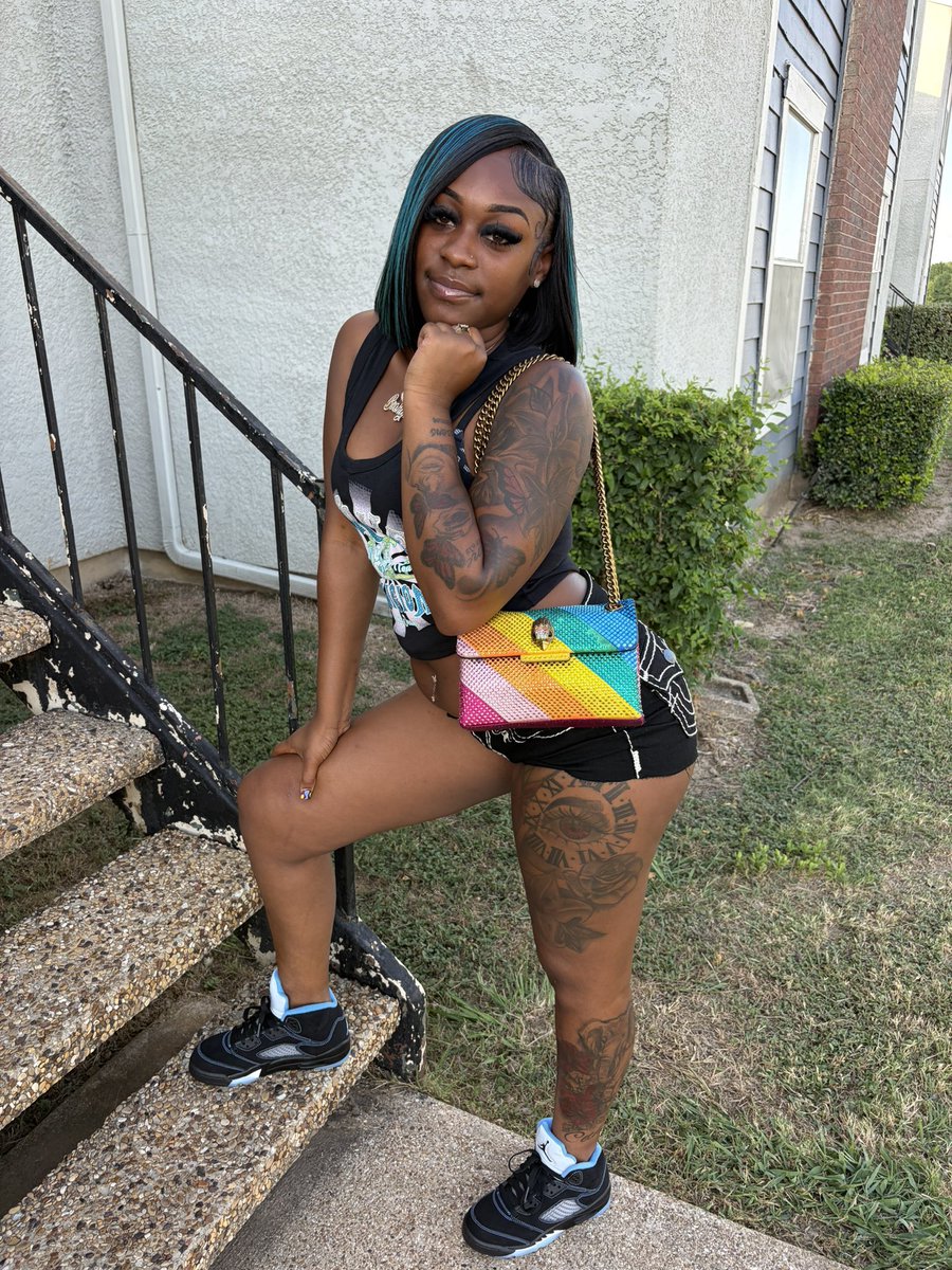 pyt_moo's tweet photo. bad btch don’t give no fuckkss 🥰🥰
Meets in Florida tap in 
#florida #jaxfreaks #hollywood #kinks #pyt #daddykink #fetish #blowjob #findom https://t.co/9Wspn3m4uc