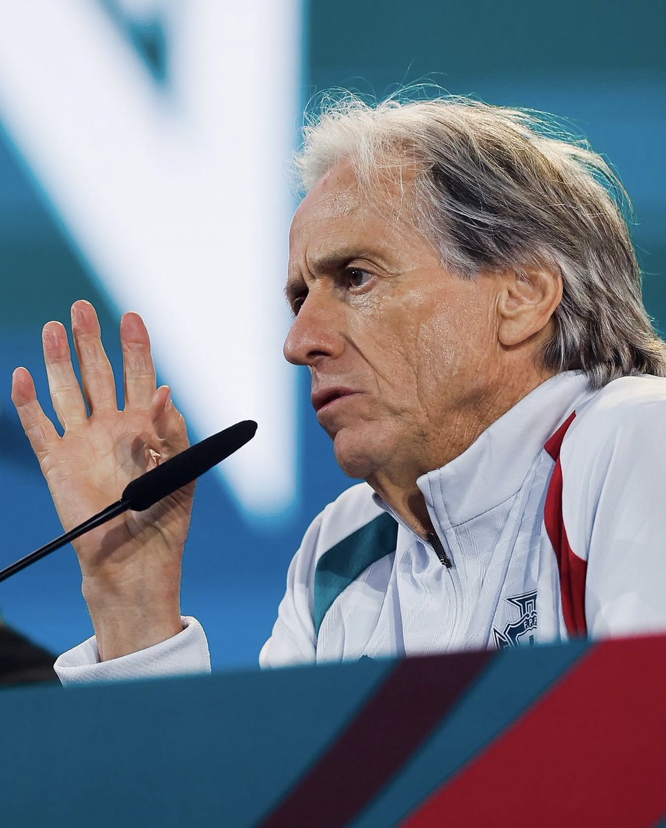 futebol_info's tweet photo. 🚨 A resposta de Jorge Jesus ao 'textão' de Cristiano Ronaldo:

"Li o comunicado, e agora, como faço todos os dias, vou à Federação para trabalhar, pensar na equipe e na Seleção."

🗞️ @ESPNBrasil 
📸 FPF https://t.co/raKyJi9PR1