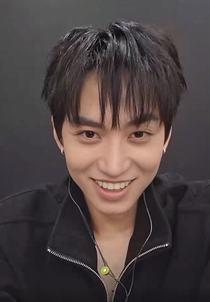 jujuuhoh's tweet photo. 오늘 진짜진짜진짜 잘생김 https://t.co/8i7997WMvp