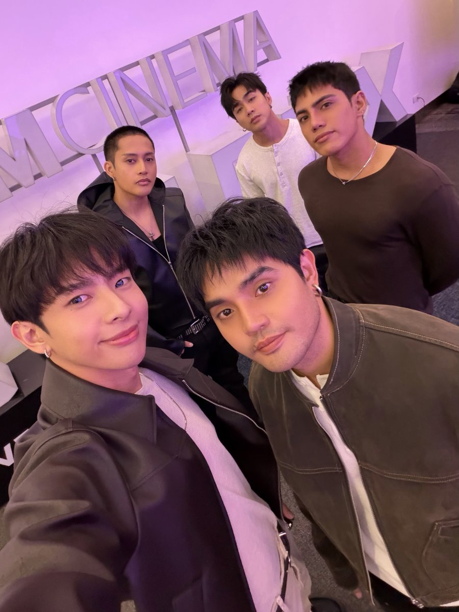 SB19Official's tweet photo. A'TIN! Maraming salamat sa patuloy na pagsuporta niyo sa amin! 

Enjoy Wakas at Simula: The Trilogy Concert Finale on the big screen! 💙

#SB19 https://t.co/1d6i9xPxKA