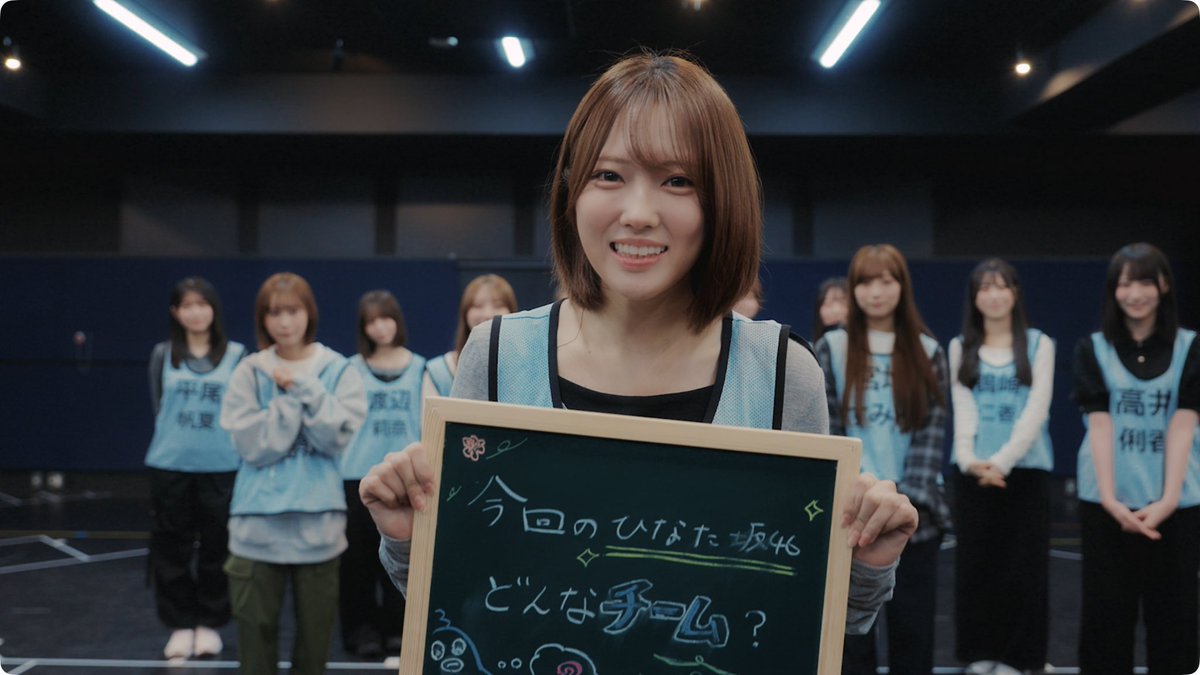 TokumuraHiroki's tweet photo. 18thSingleひなた坂46LIVEの幕間VTRを制作プロデュースしました！

いつもの幕間VTRとは違って、「風にキンモクセイ」の雰囲気に合わせて、明るい感じのVTRにしてみたりなんかして。

清水さん以外にはサプライズでお題を発表してみたりなんかして。Insta360で円陣を撮ってグルグル回してみたりなんかして。

ライブは、おひさまの声の大きさが凄くて、マジで最高でした！

#ひなた坂46LIVE_DAY2
#ひなた坂46
#日向坂46_風にキンモクセイ