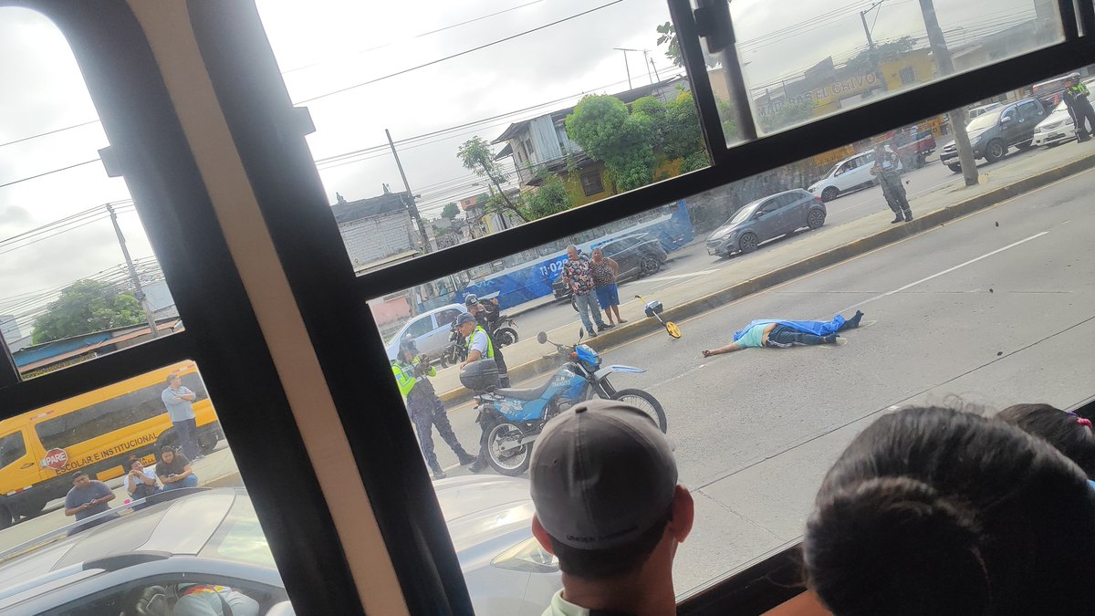 Ppablo1516's tweet photo. @tatiska55m @ATM_Transito @EmergenciasEc @Cupsfire_gye @ATMGuayaquil https://t.co/bYX2XApjkJ