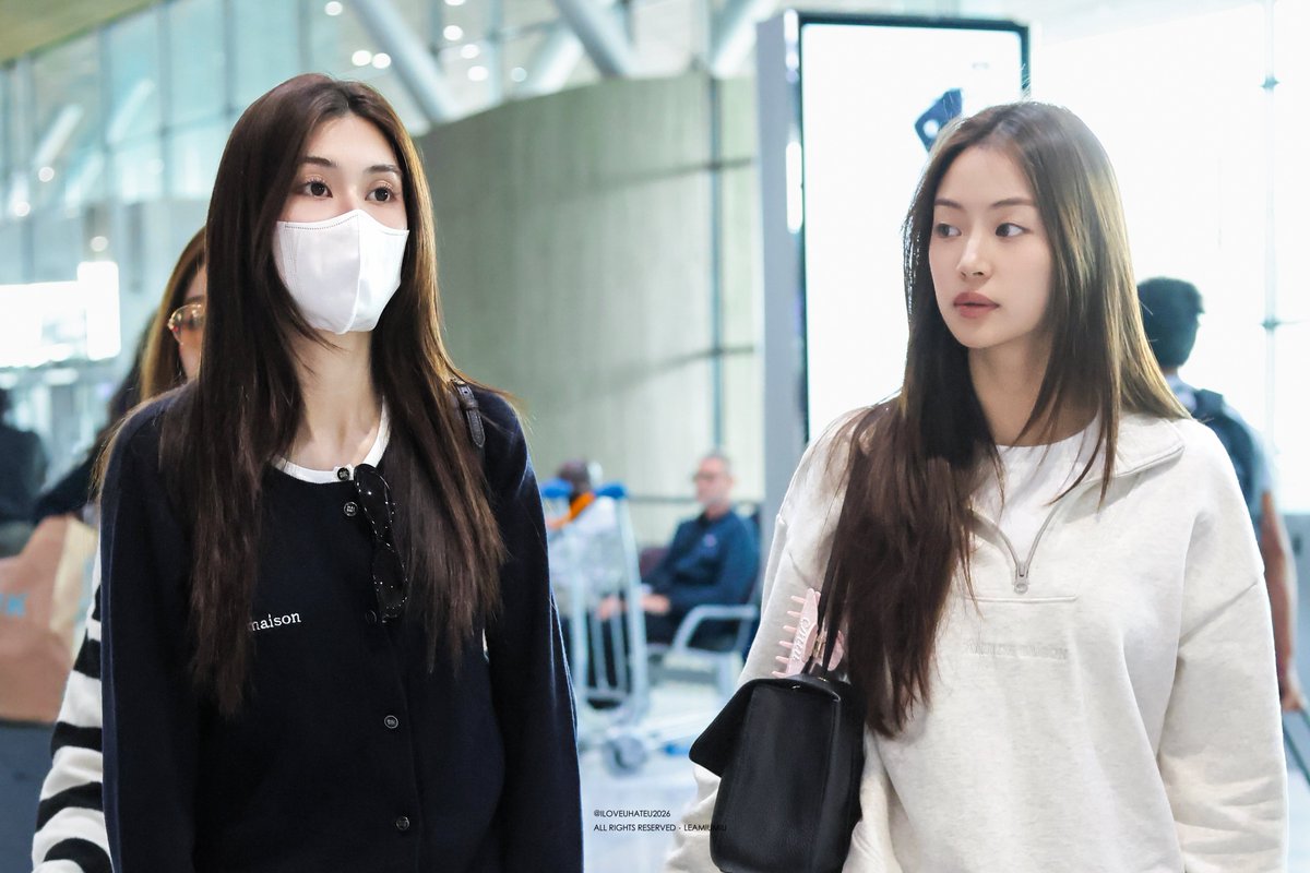 ILOVEUHATEU2026's tweet photo. 261007

✈️

#CHANELSpringSummer #CHANEL #PFW
#CHANELSS27xLenaMiu
#LalinaLena #MiuNatsha https://t.co/8SoBaZ0Ywj