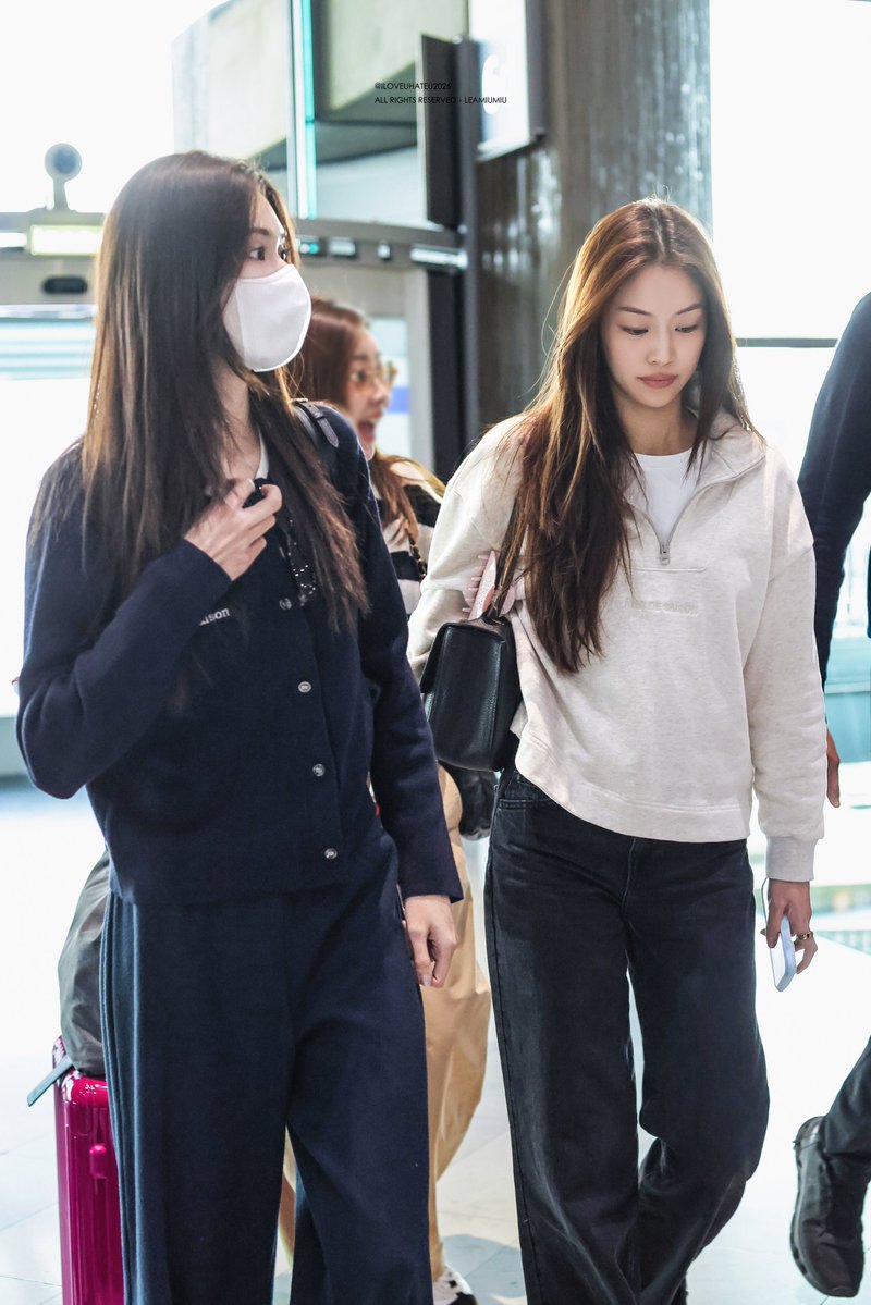 ILOVEUHATEU2026's tweet photo. 261007

✈️

#CHANELSpringSummer #CHANEL #PFW
#CHANELSS27xLenaMiu
#LalinaLena #MiuNatsha https://t.co/8SoBaZ0Ywj