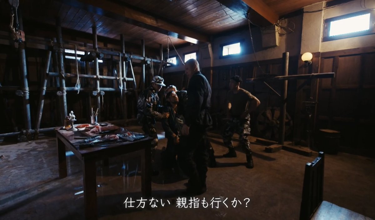 mas__yamazaki's tweet photo. TBSのドラマ「VIVANT」、今までも劇中の拷問描写が異様に熱心でしたが、10月4日放送分ではさらにエスカレート。「中国の特務機関員」が「自衛隊の特務機関員」への拷問をエスカレートさせ、指5本を切断しナイフで刺殺。

中国敵視を煽る演出。こんなの午後9時台のエンタメドラマでやることですか？ https://t.co/gXyPg4XgnB