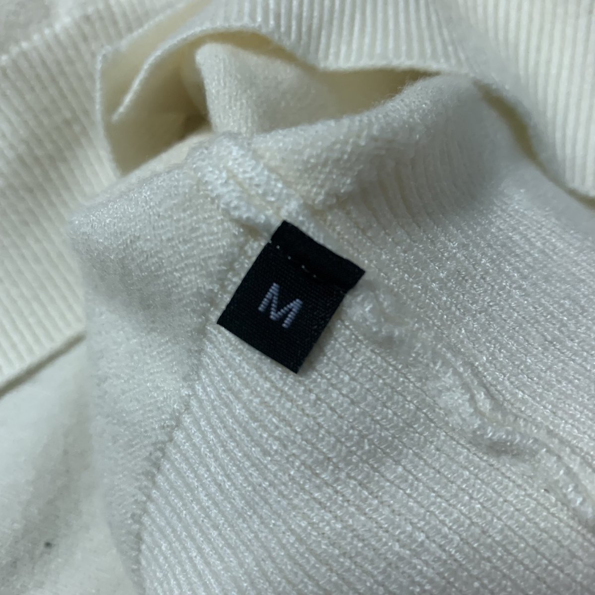 asaaaaaaahi_'s tweet photo. ส่งต่อเสื้อ คาร์ดิแกน BEMING สีครีม M แกะลองใส่ครั้งเดียว ถุงป้ายอยู่ครบค่ะ 350 รวมส่ง
#ส่งต่อbeming #ส่งต่อเส��้อผ้า #เสื้อผ้ามือสอง #beming #เสื้อคาร์ดิแกน https://t.co/WHxhqz7BY4