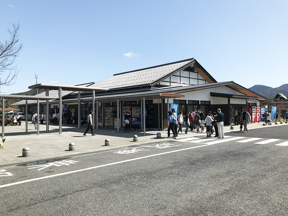 MeiseidouT's tweet photo. 丹波の美味しいものが揃う道の駅「丹波おばあちゃんの里」で、明正堂の商品をご購入いただけます。道の駅「丹波おばあちゃんの里」にお立ち寄りの際はぜひ明正堂商品をご購入ください。https://t.co/2SMjVeHjYo #丹波おばあちゃんの里 #道の駅 https://t.co/5q1CQjMlX5