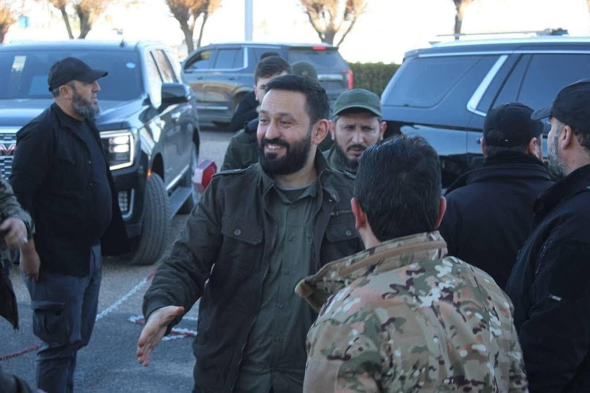 SyrianManNews's tweet photo. ❗️ رئيس الاستخبارات العامة "عبدالقادر طحان" برفقة وفد أمني رفيع يتجول في محافظة الحسكة..
#سوريا_الجديدة https://t.co/5lXTNpH1qU