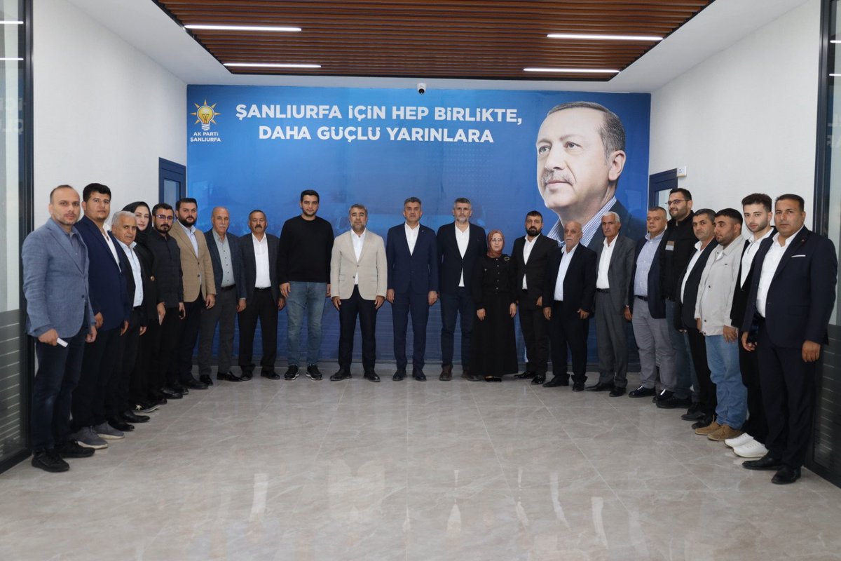 akkadinbirecik's tweet photo. Birecik İlçe Başkanımız @AcilanErol, Birecik Kadın Kolları Başkanımız @Emelimrak63 ve Birecik ilçe teşkilatımız, İl Başkanımız @milhamigunbegi'yi ziyaret ettiler.
 
Güçlü Türkiye yüzyılı hedeflerine doğru birlik ve beraberlik içinde yürümeye devam ediyoruz. https://t.co/YlB8b8rz64
