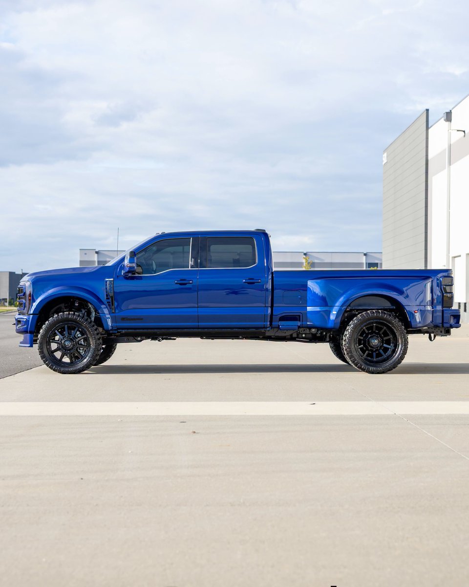 lithiamotors's tweet photo. 🔥 FOR SALE — BRAND NEW 2026 FORD F-450 KING RANCH 4X4 🔥

ARGON BLUE METALLIC 🥶🔥
ONLY 129 TRANSPORT MILES
6.7L POWER STROKE DIESEL
10-SPEED AUTOMATIC
KING RANCH JAVA LEATHER

This thing is absolutely NASTY 😮‍💨 One of the baddest new F-450 King Ranch builds around! https://t.co/JE0OJULNYe