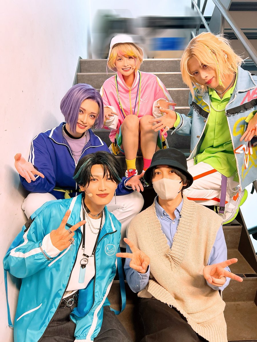 rentakanashi_'s tweet photo. そして何と！
ヨシキさんも観劇に来てくださいました👀✨

VISTYの声優さんみんな劇場に駆けつけてくださったことに胸が熱くなりました…🫶✨

いただいた温かいパワーを胸に、残りの公演もVISTYとして全力で輝きます！🦄🌟

#パラライ
#パラステ
#パラステRtL https://t.co/IdKgM7k9FO