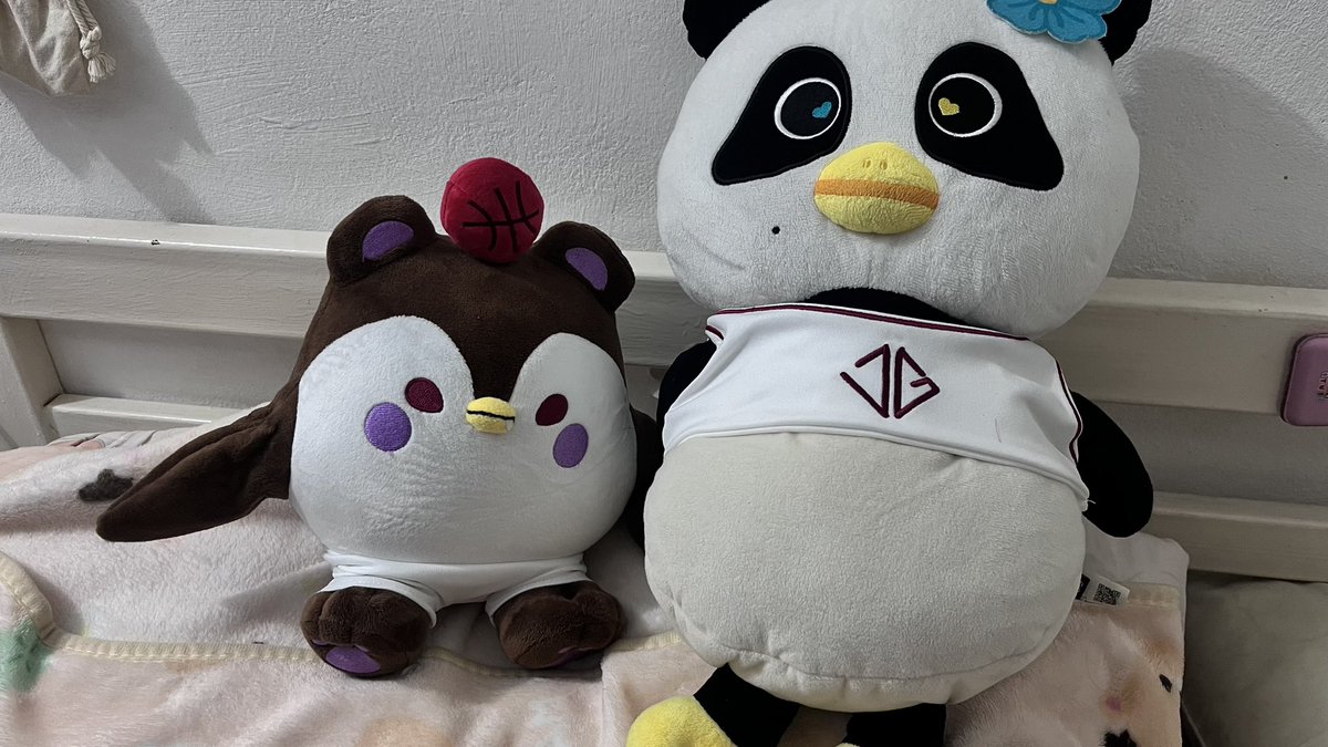 bubibuw's tweet photo. ลูน่าไซส์กอดยังใส่เสื้อมานได้อะ y-y
แถมหลวมด้วย😭5555555555555 https://t.co/UhKgH7pM4E