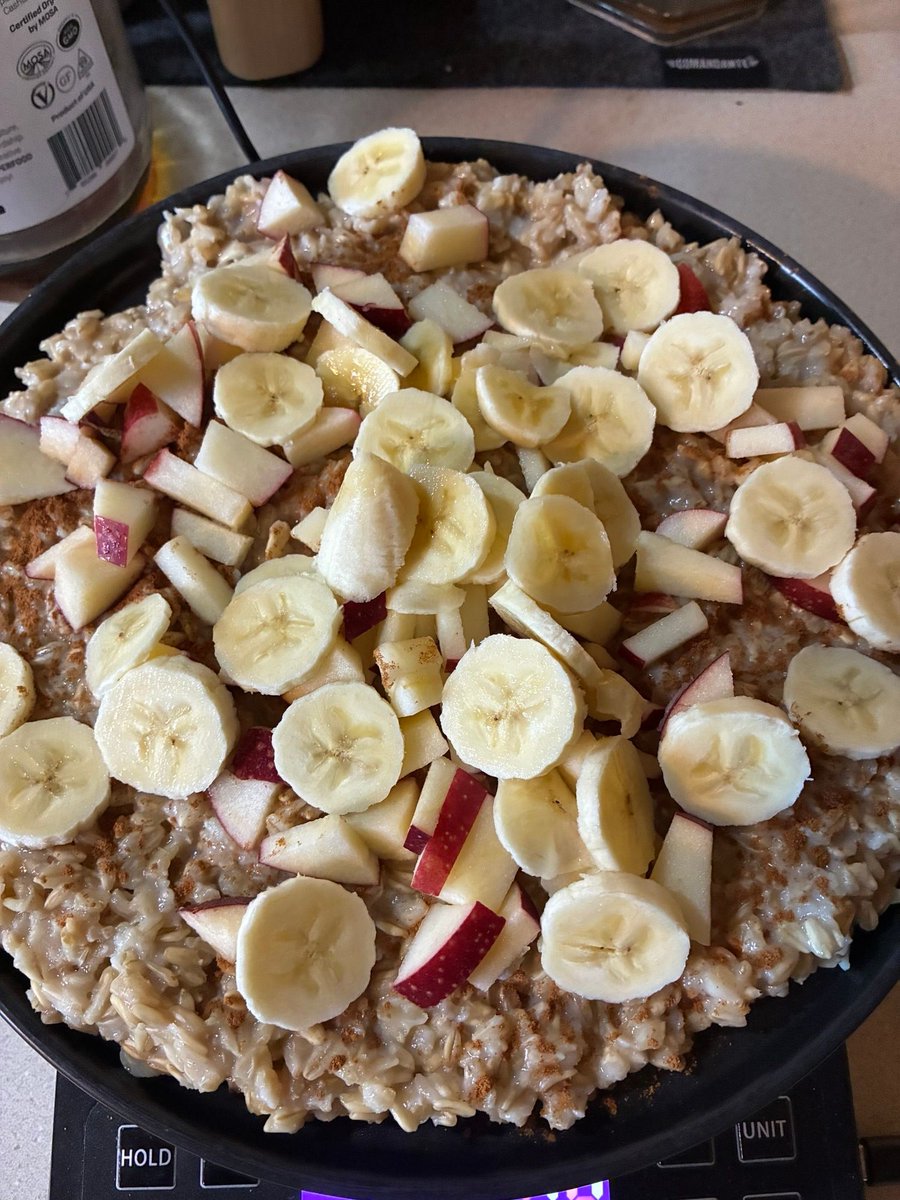 cartwrighttrain's tweet photo. Today’s pre-leg training breakfast: Giant plate of oats and goodies. I usually train first thing in the morning so I don’t always get the chance to eat a ton of carbs beforehand (usually just a banana with some honey). Today is a bit different.

- 2c oats with 1/2c of fat-free milk & water
- small banana
- small apple
- 20g Bob’s Maple Granola (!!!)
- 20g maple syrup 
- little bit of salt

1109cals
35g protein
198 carbs
18g fat

100% incredible